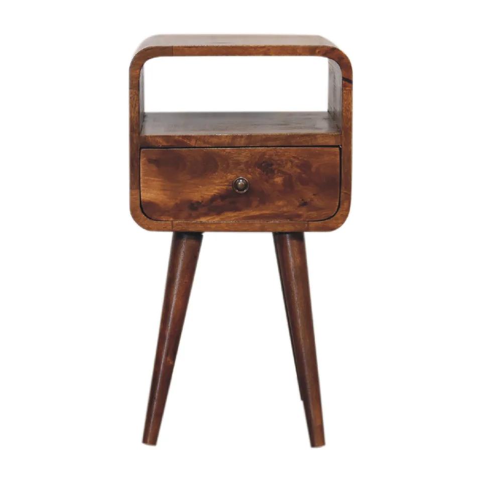 Comodino in finitura castagna · L 30 × P 30 × H 55 cm