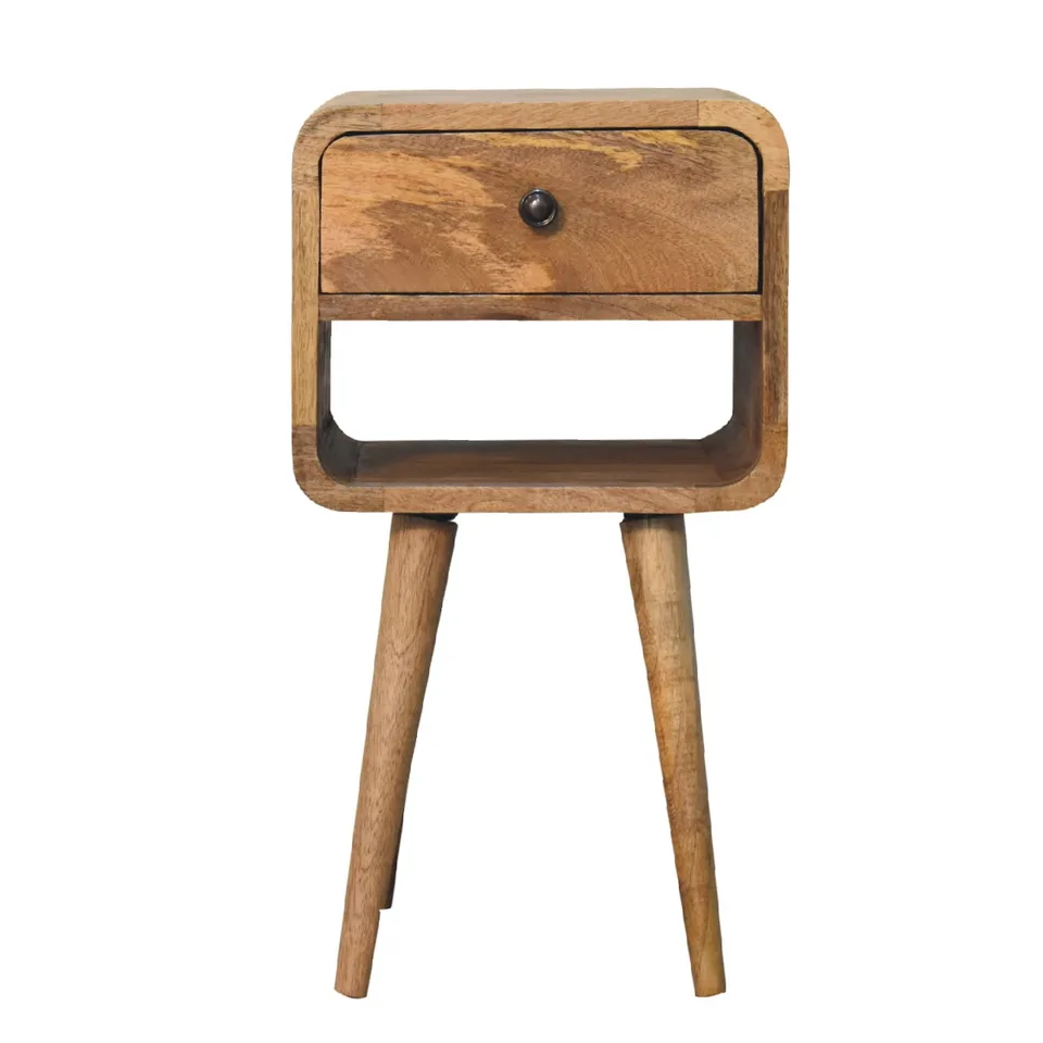 Comodino in finitura rovere · L 30 × P 30 × H 55 cm