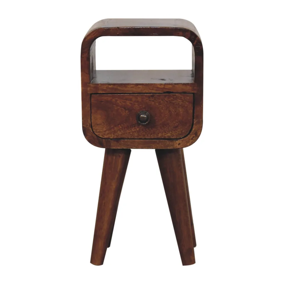 Comodino in finitura castagna · L 20 × P 20 × H 40 cm