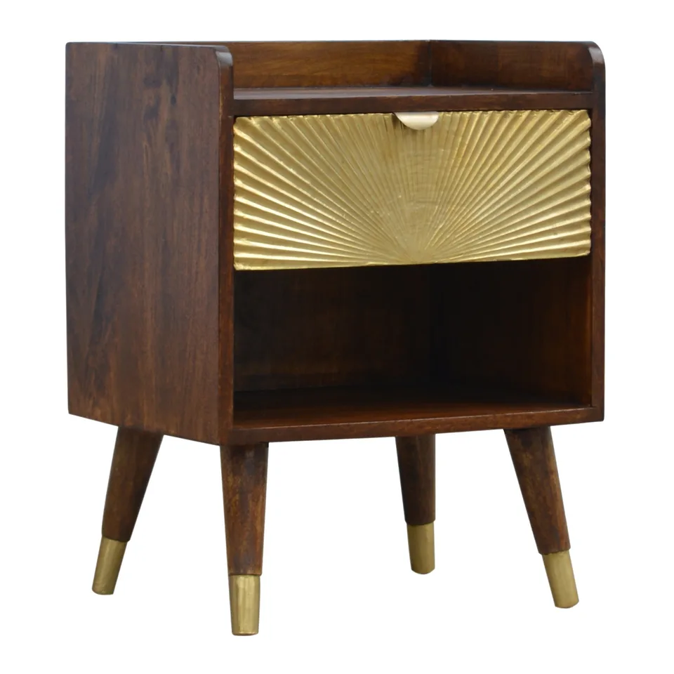 Comodino con dettagli dorati · L 45 × P 35 × H 58 cm