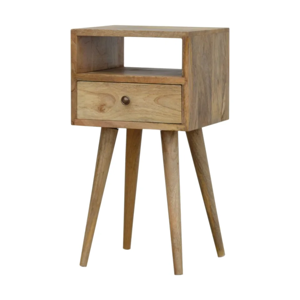 Comodino in finitura rovere · L 30 × P 30 × H 57 cm